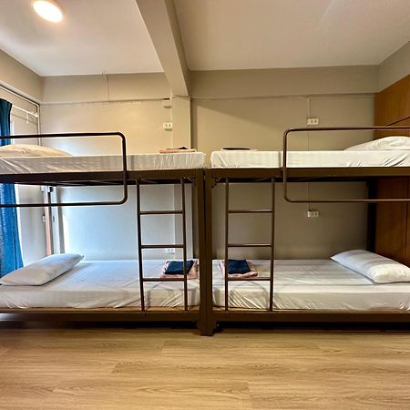 Films House Hostel Bangsaen Buitenkant foto