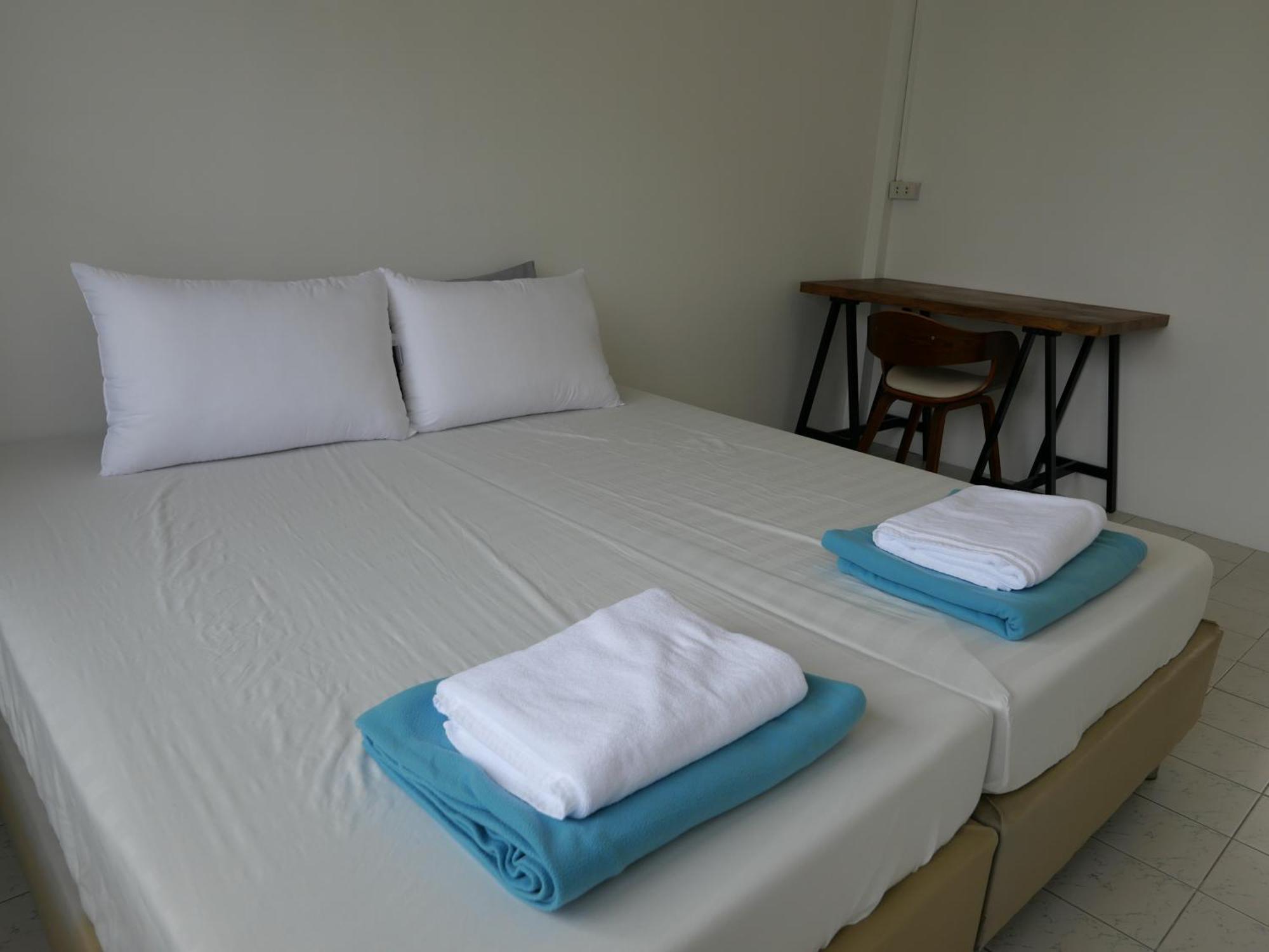 Films House Hostel Bangsaen Buitenkant foto