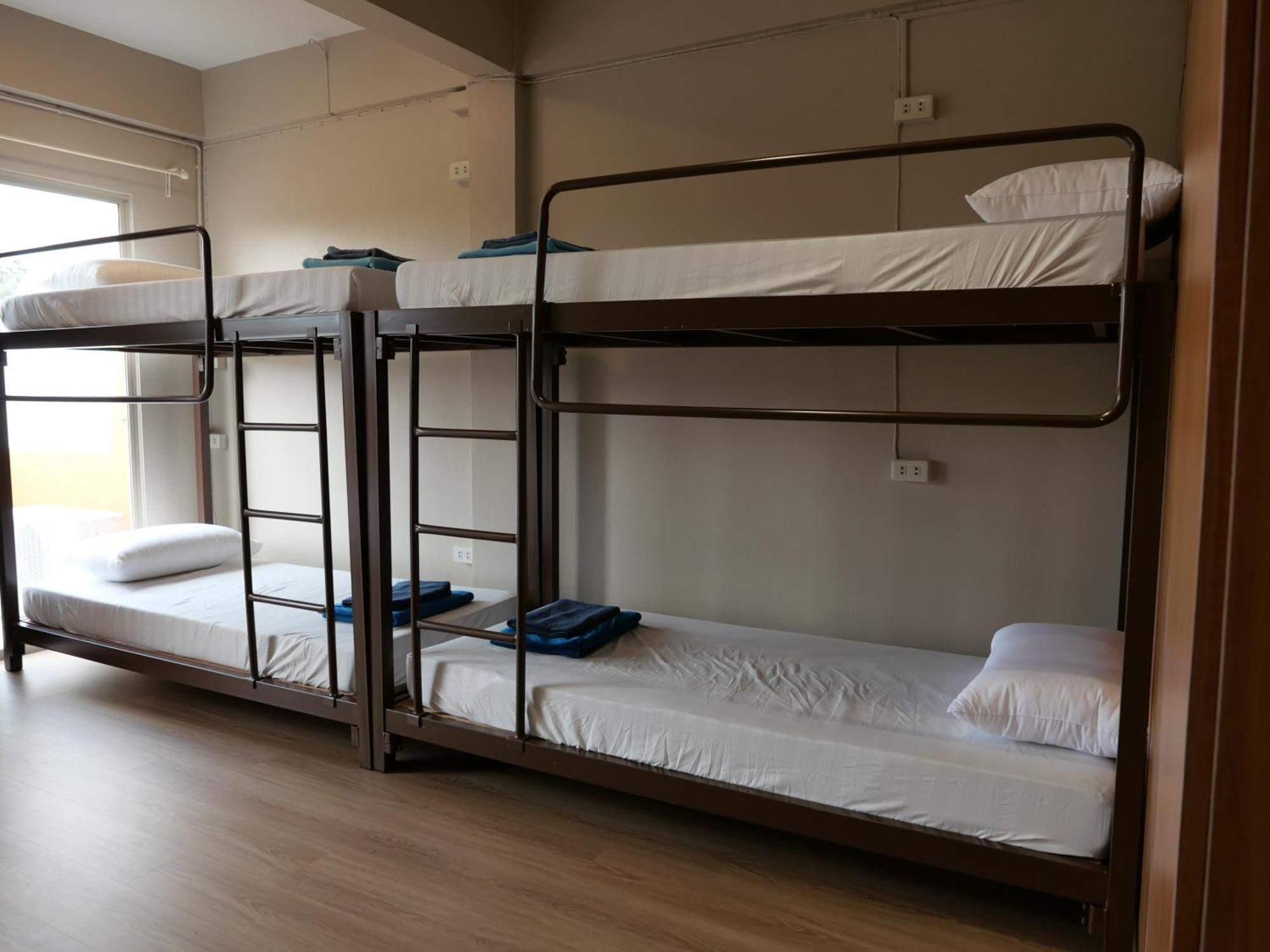 Films House Hostel Bangsaen Buitenkant foto
