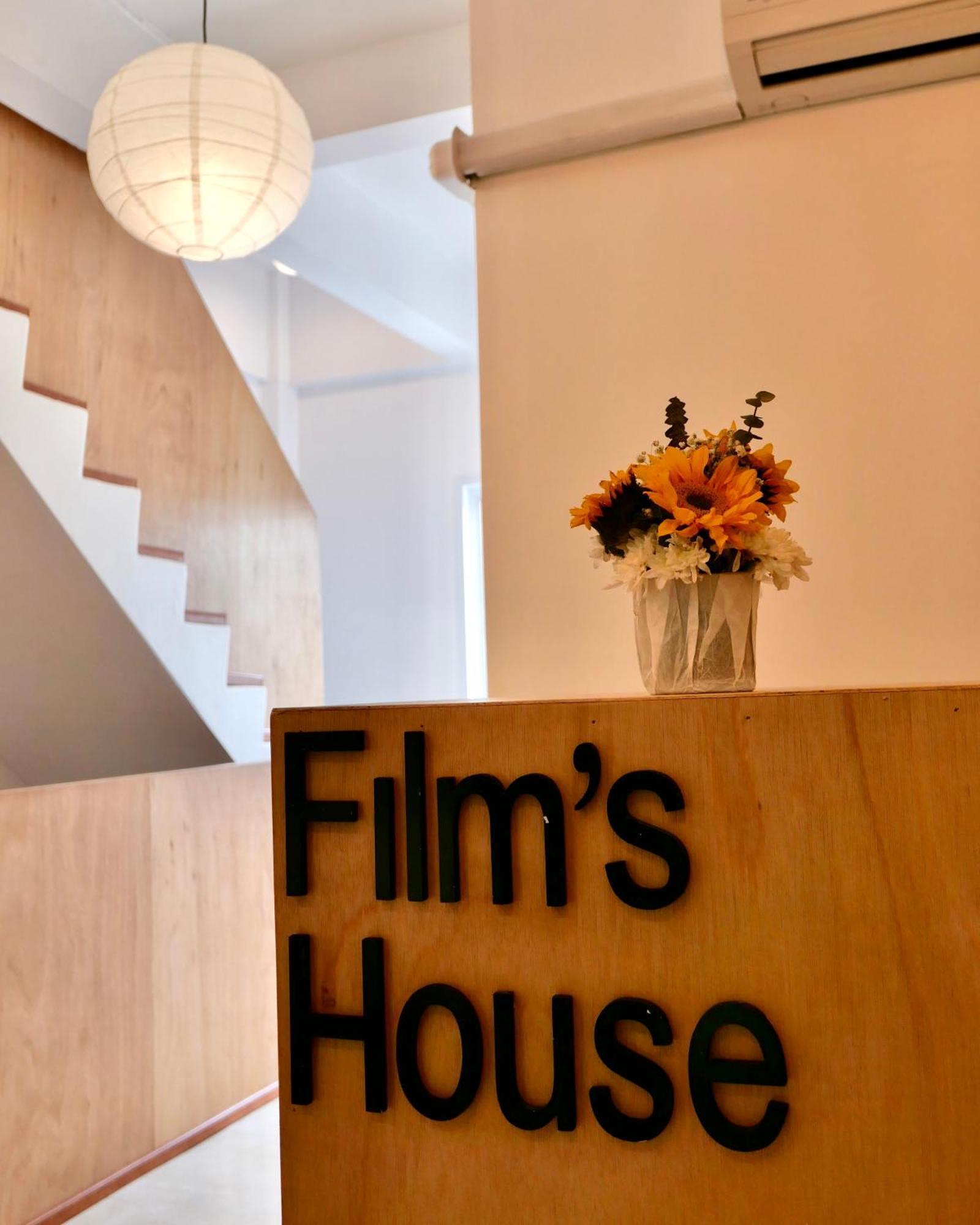 Films House Hostel Bangsaen Buitenkant foto